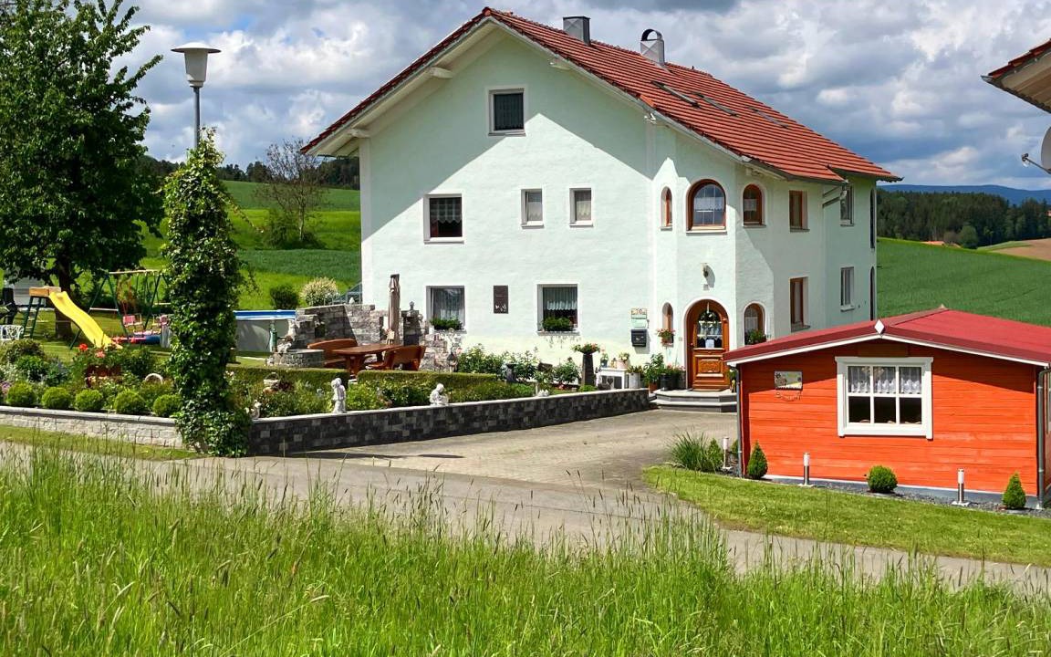 Neukirchen Beim Heiligen Blut Apartment | Apartment ∙ 2 bedrooms ∙ 4 guests