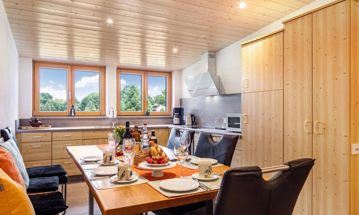 Argenbuhl Apartment | Apartment '2' with Balcony and Wi-Fi