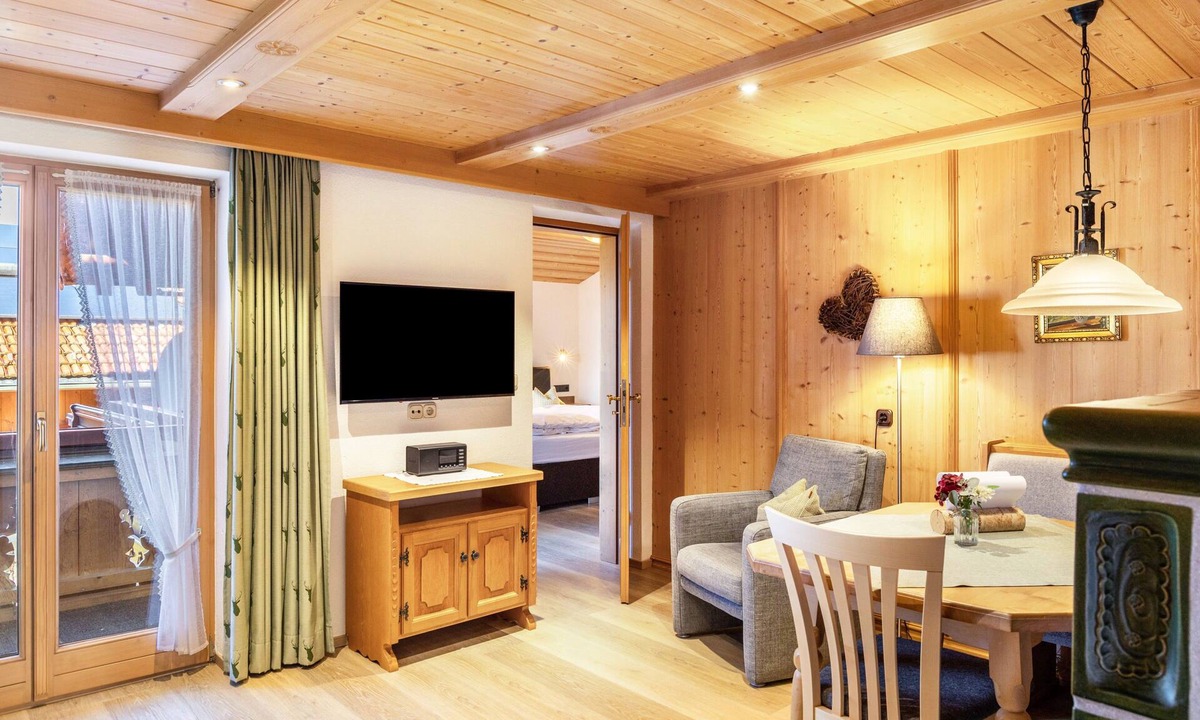 Kruen Apartment | Apartment '2' with Mountain View, Balcony and Wi-Fi