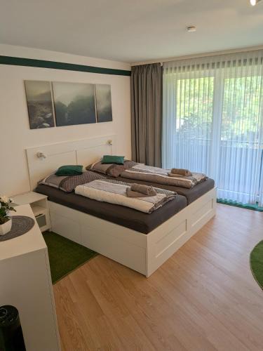 Bad Essen Apartment | Apartment #21 im Haus Deutsch Krone - EG, Balkon, Pool - Renoviert 2026