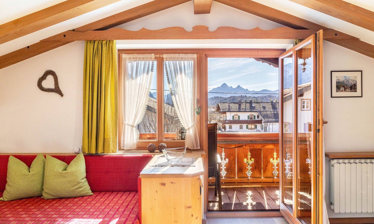 Kruen Apartment | Apartment '4' with Mountain View, Balcony and Wi-Fi