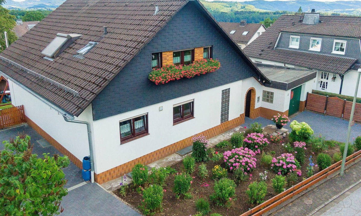 Finnentrop Apartment | Apartment '65 Qm Ferienwohnung Im Sauerland' with Private Terrace and Wi-Fi