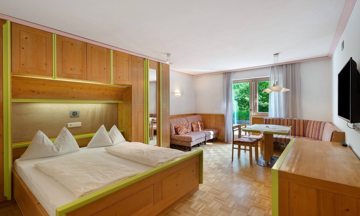 San Cassiano Apartment | Apartment '8 Residence Ciasa Ulli Typ B' with Mountain View, Shared Terrace and Wi-Fi