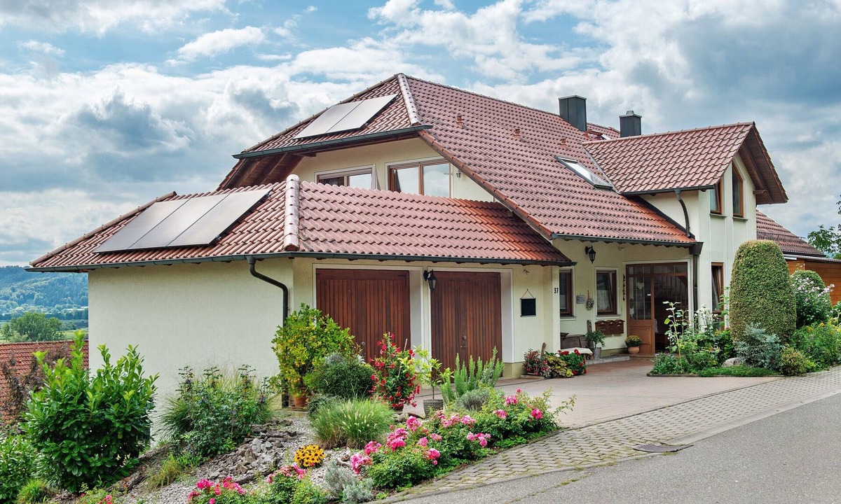 Espasingen Apartment | Apartment 'Bodenseeblick' with Lake View, Private Terrace and Wi-Fi