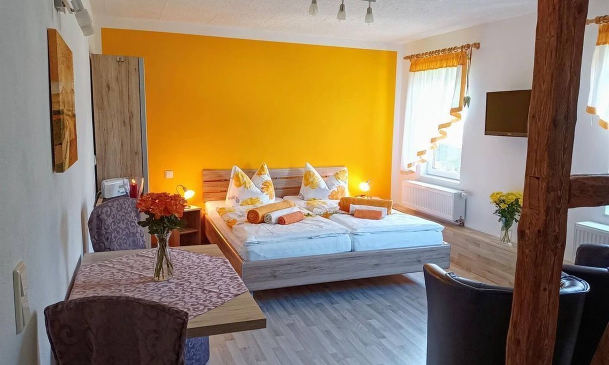 Pfaffendorf Apartment | Apartment "Barbarine", living/bedroom - Ferienhof Müller