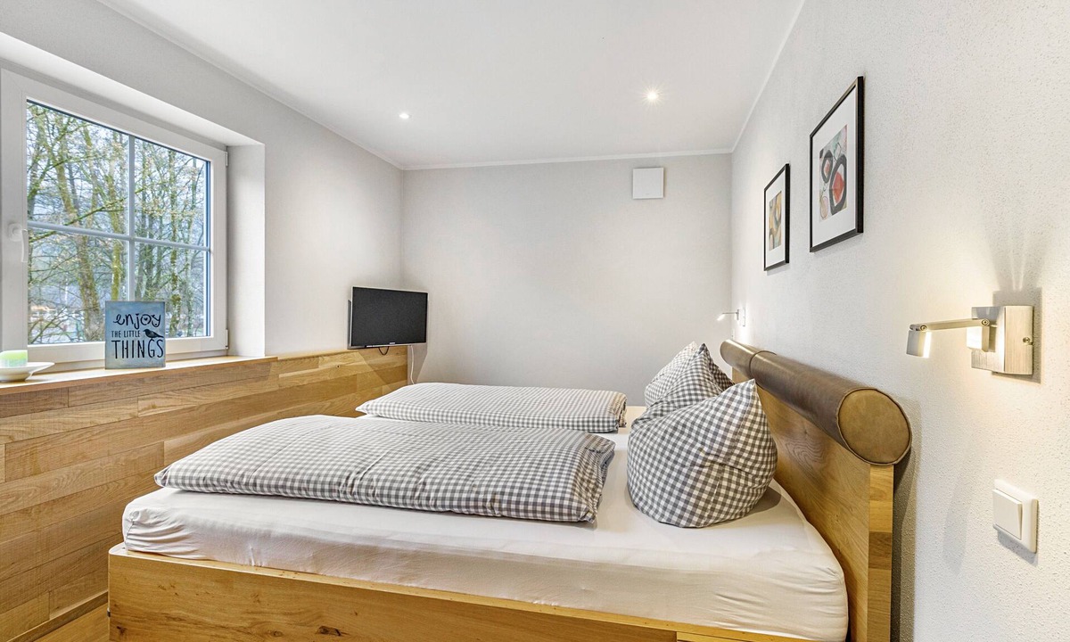 Saalhausen Apartment | Apartment 'Ferienwohnung Amsel A, 50qm' with Mountain View, Private Terrace and Wi-Fi