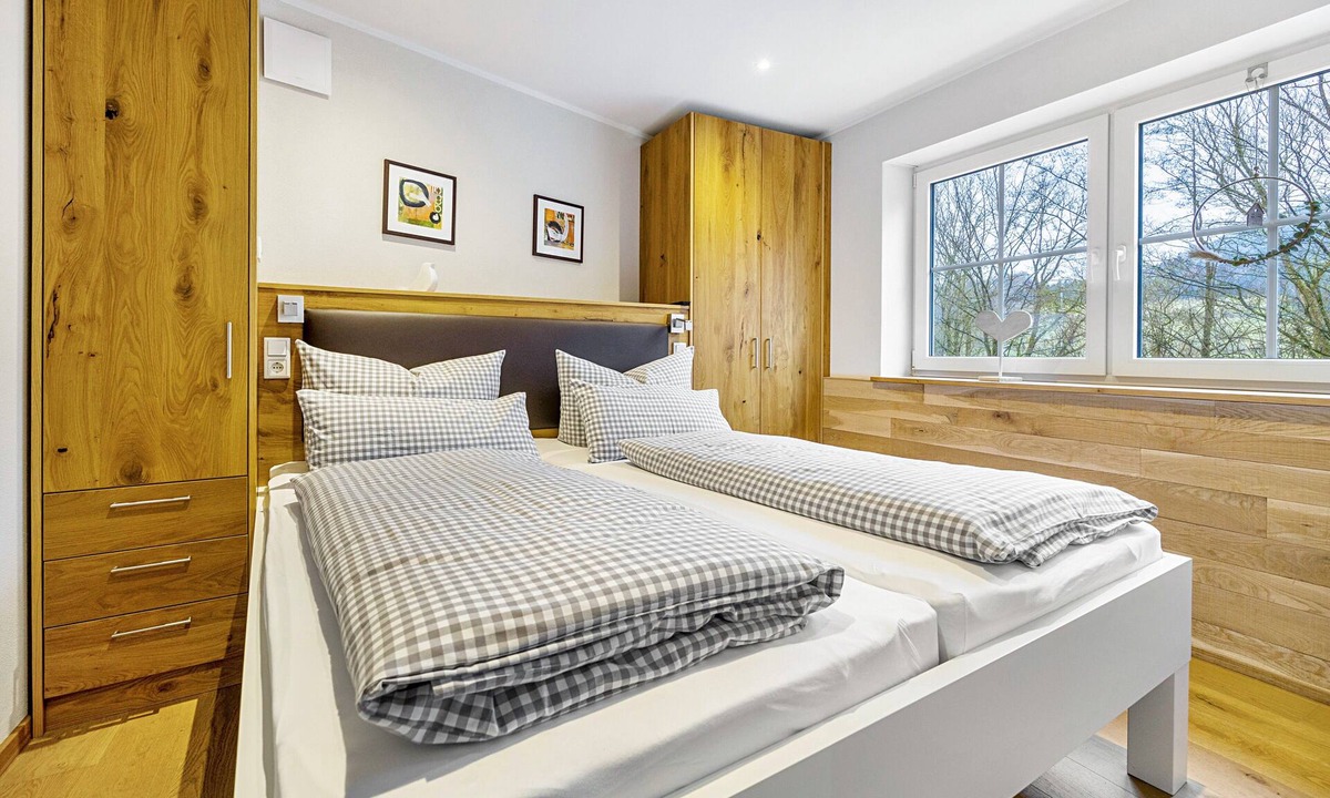 Kickenbach Apartment | Apartment 'Ferienwohnung Buchfink B, 50qm' with Mountain View, Private Terrace and Wi-Fi