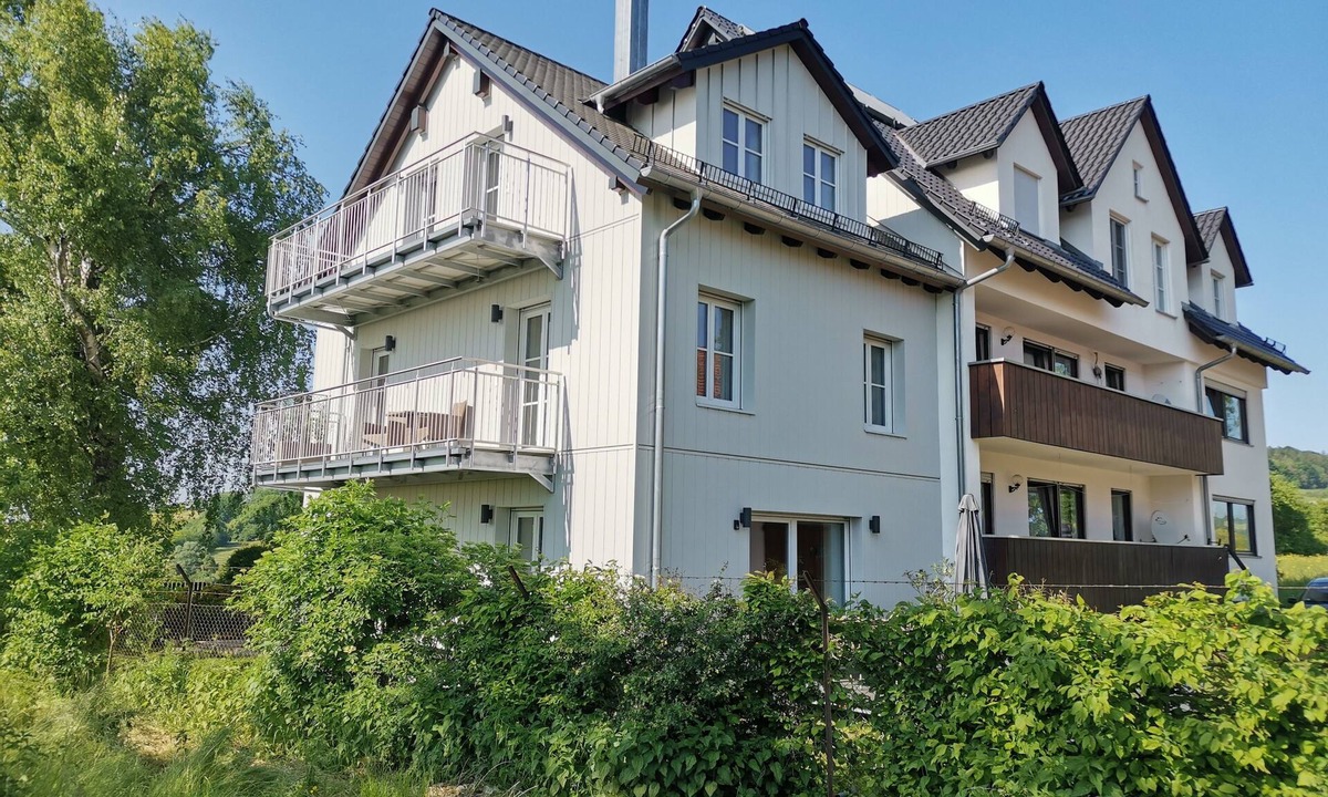 Weissenburg in Bayern Condo | Apartment (80sqm) with balcony (10sqm) 2km away from Weißenburg