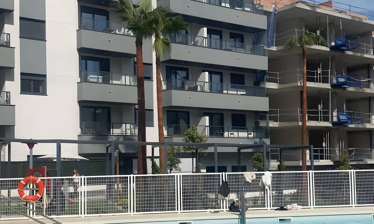 Las Lagunas Apartment | Apartment 'New 3 Bed Family Suite In Mijas' with Wi-Fi and Air Conditioning