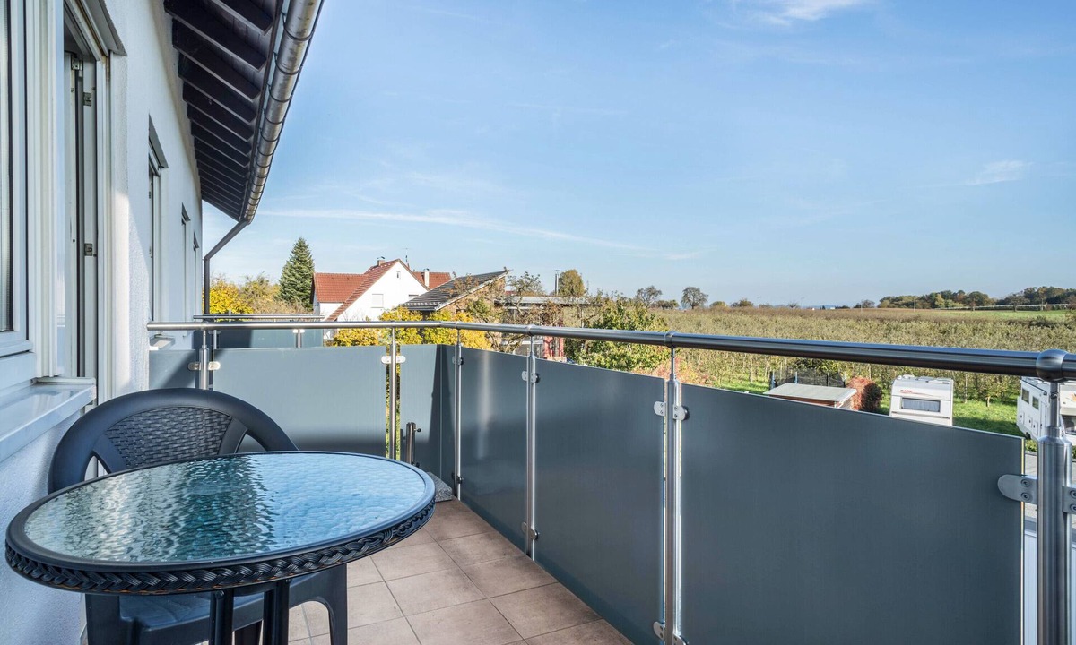 Schnetzenhausen Apartment | Apartment "Ferien am See 8" with Garden & Wi-Fi