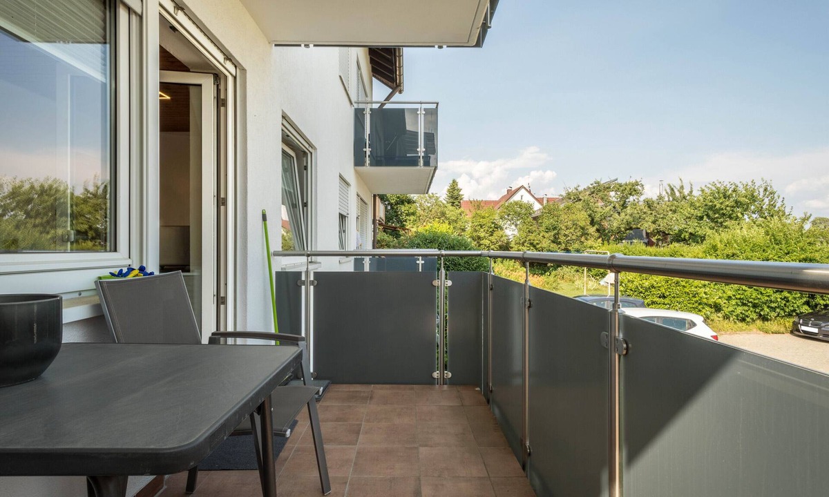 Schnetzenhausen Apartment | Apartment "Ferien am See 4" with Garden & Wi-Fi