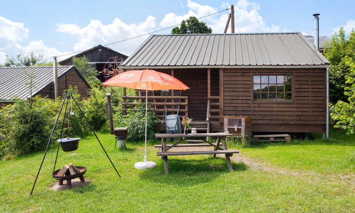 Niederlandenbeck Apartment | Apartment 'Ferienhütte Berken' with Private Terrace & Shared Garden – Holiday without electricity