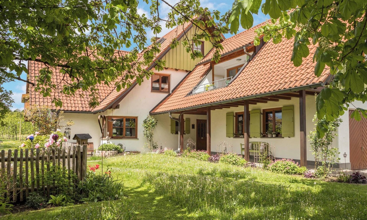 Rothkreuz Apartment | Apartment “Ferienwohnung Henne” near Lake Constance with Wi-Fi & Garden