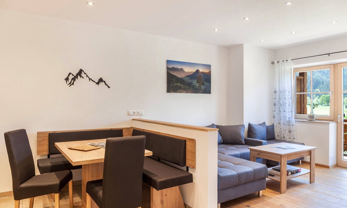 Farchant Apartment | Apartment 'Ferienwohnung Vrenal' with Mountain View, Shared Garden and Wi-Fi