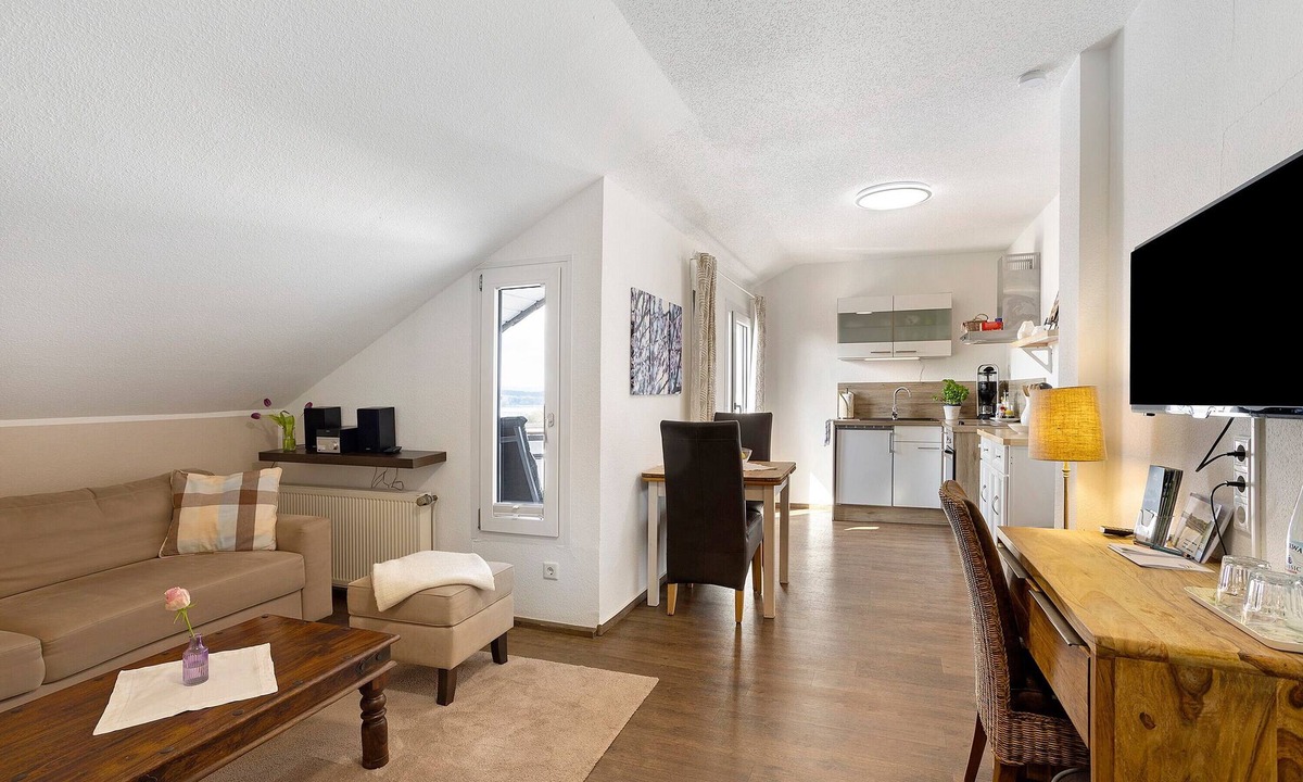 Moehnesee Apartment | Apartment 'Ferienwohnung Seeblick' with Lake View, Balcony and Wi-Fi
