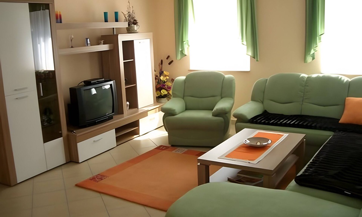 Streufdorf Apartment | Apartment 'Fewo Am Straufhain' with Wi-Fi