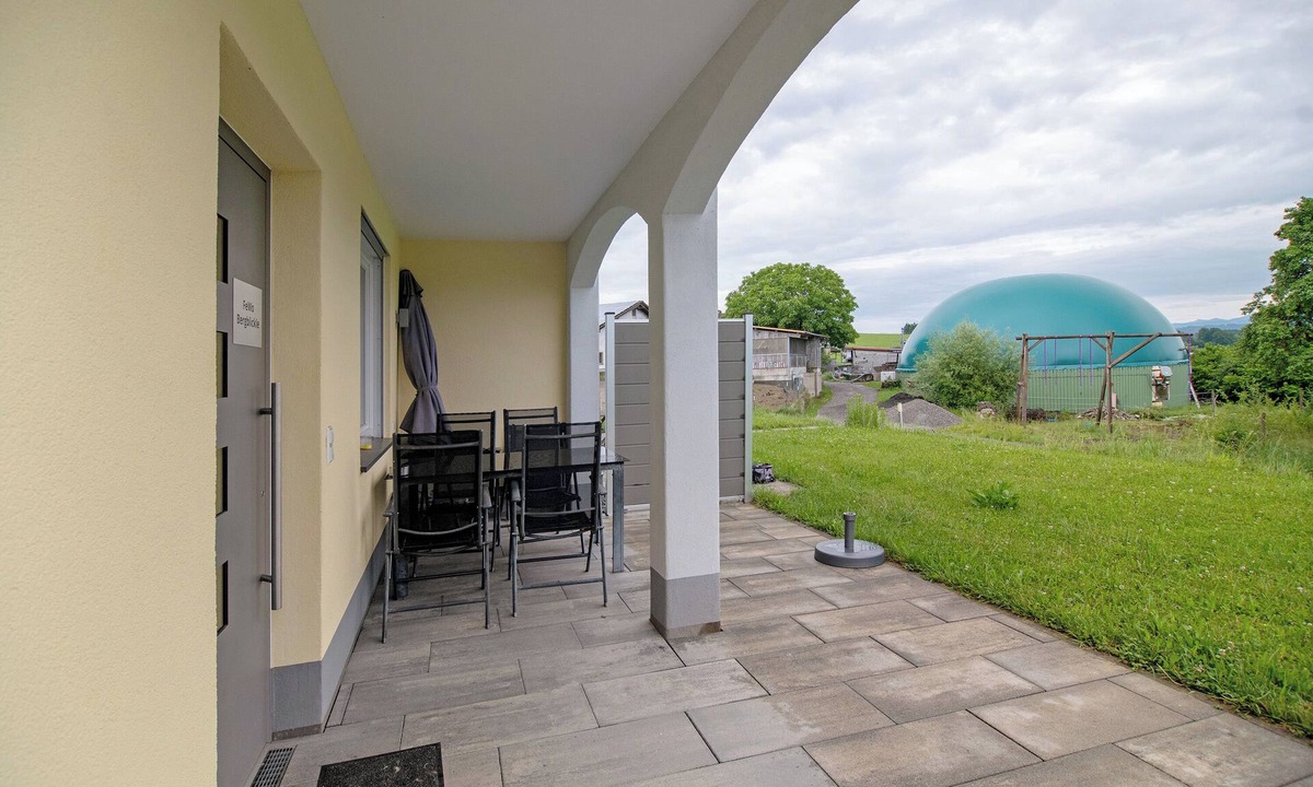 Goppertsweiler Apartment | Apartment 'Fewo Bergblickle' with Mountain View, Shared Pool and Wi-Fi