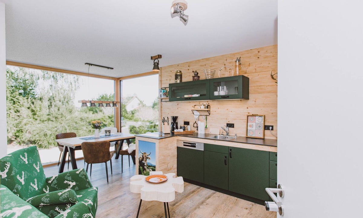 Germaringen Apartment | Apartment 'Garden - Guggi´s Emporeon Allgäu' with Shared Terrace, Wi-Fi and Air Conditioning