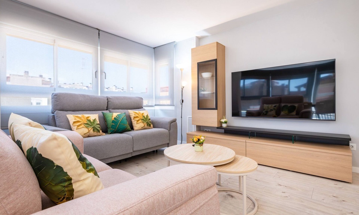Benicarlo Apartment | Apartment 'Golden Sky 3ª' with Shared Terrace, Wi-Fi and Air Conditioning