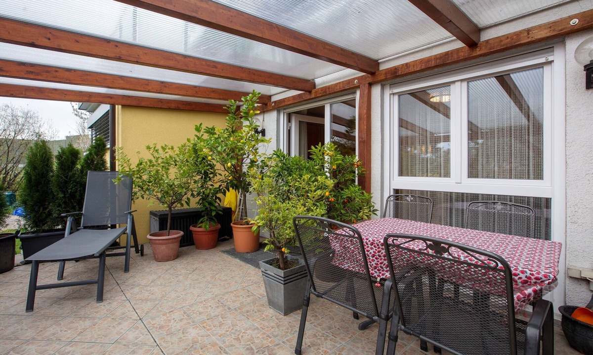 Neuenburg am Rhein Apartment | Apartment 'Haus Am Rhein' with Wi-Fi