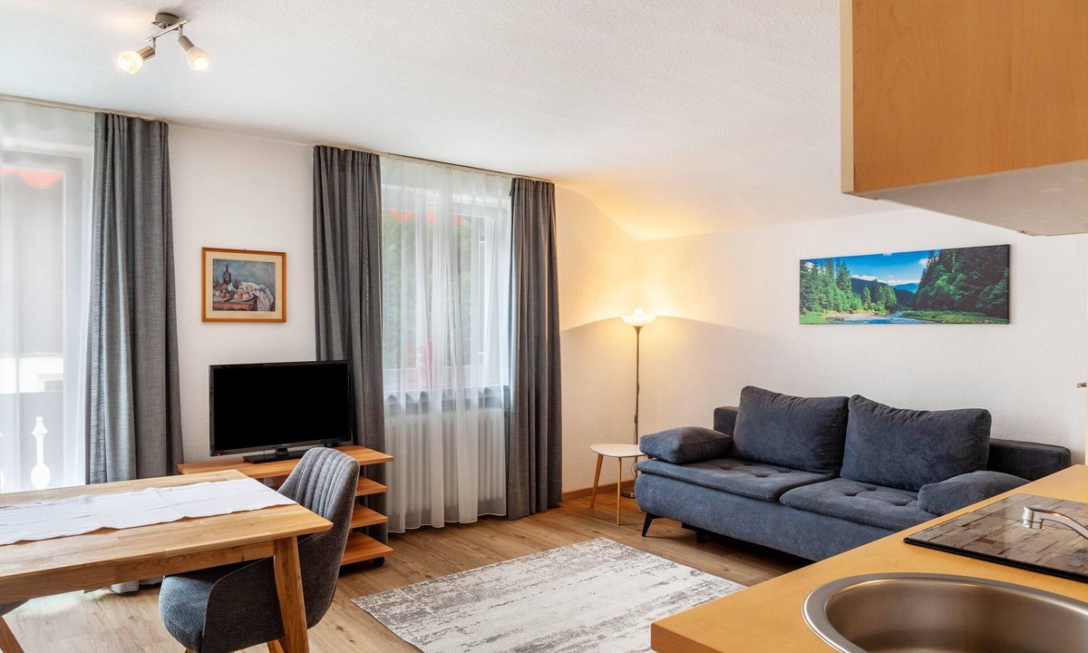 Mittenwald Apartment | Apartment 'Haus Latschenhang 4 Ederkanzel' with Mountain View, Balcony and Wi-Fi