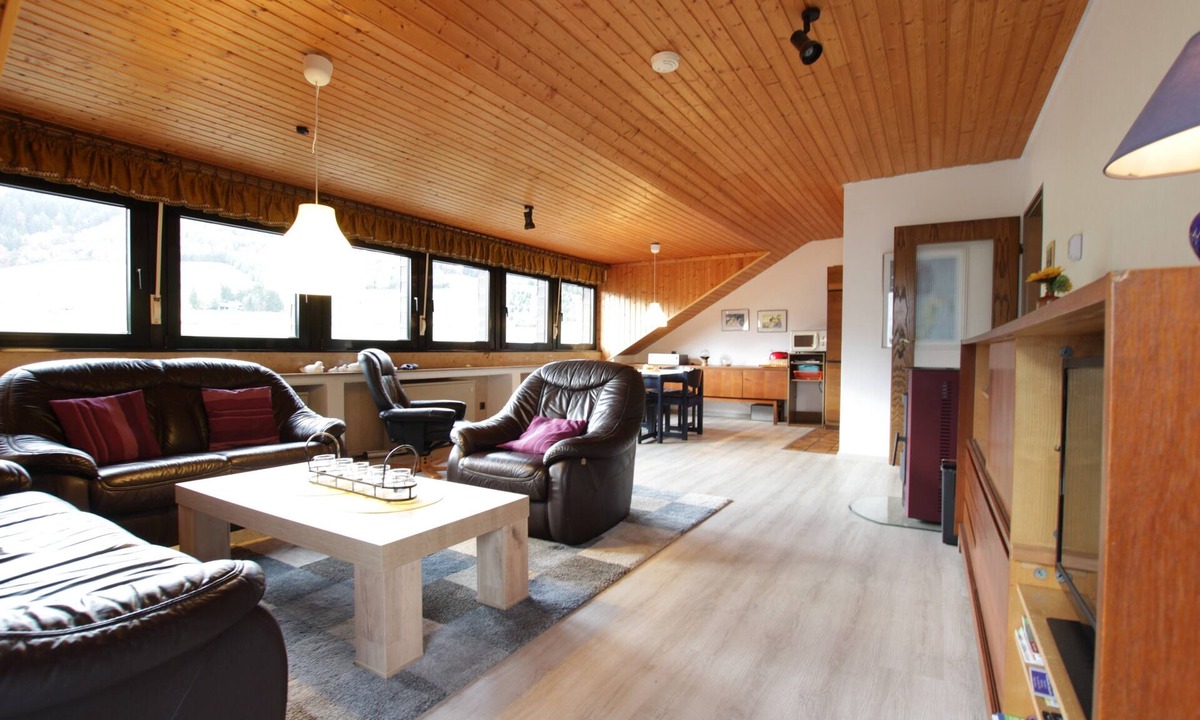 Untervalme Apartment | Apartment 'Helene' with Shared Garden and Balcony