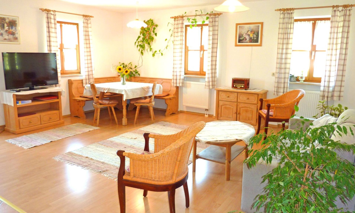 Aschau im Chiemgau Apartment | Apartment I separate bedroom and east-facing balcony, 66 sqm
