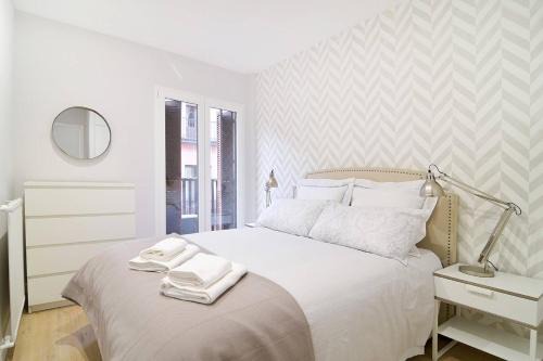 Barrio de La Latina Apartment | Apartment in Cava Baja Centre Madrid by Batuecas