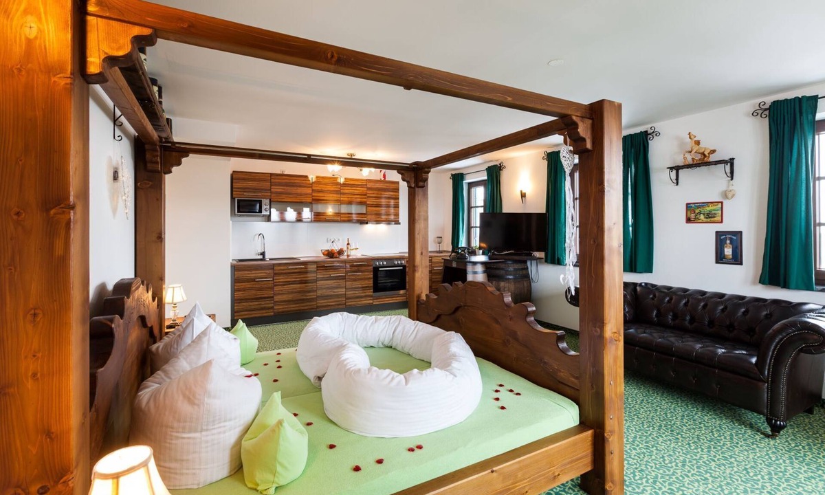 Hopfen am See Apartment | Apartment "Irish Whisky Suite" in the Vitusfort house