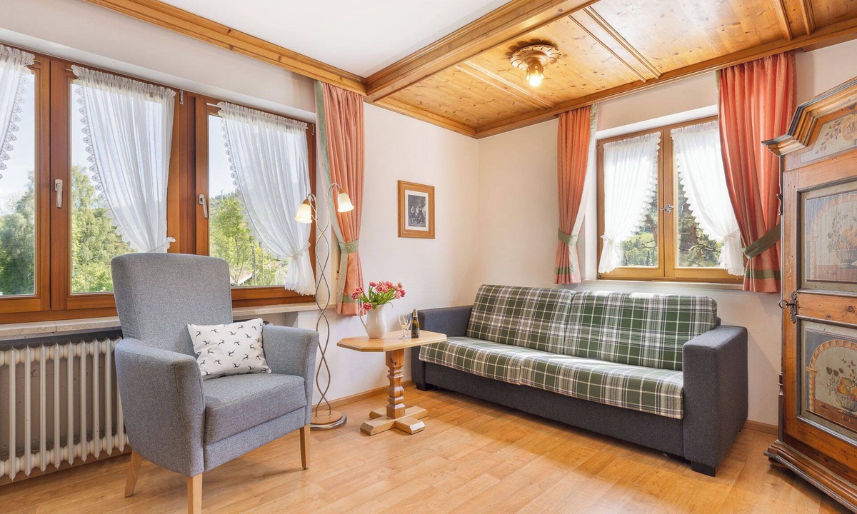 Ruhpolding Apartment | Apartment Kienberg 51 sqm, south-east balcony, kitchen, WLAN, 1 bedroom and 1 living room