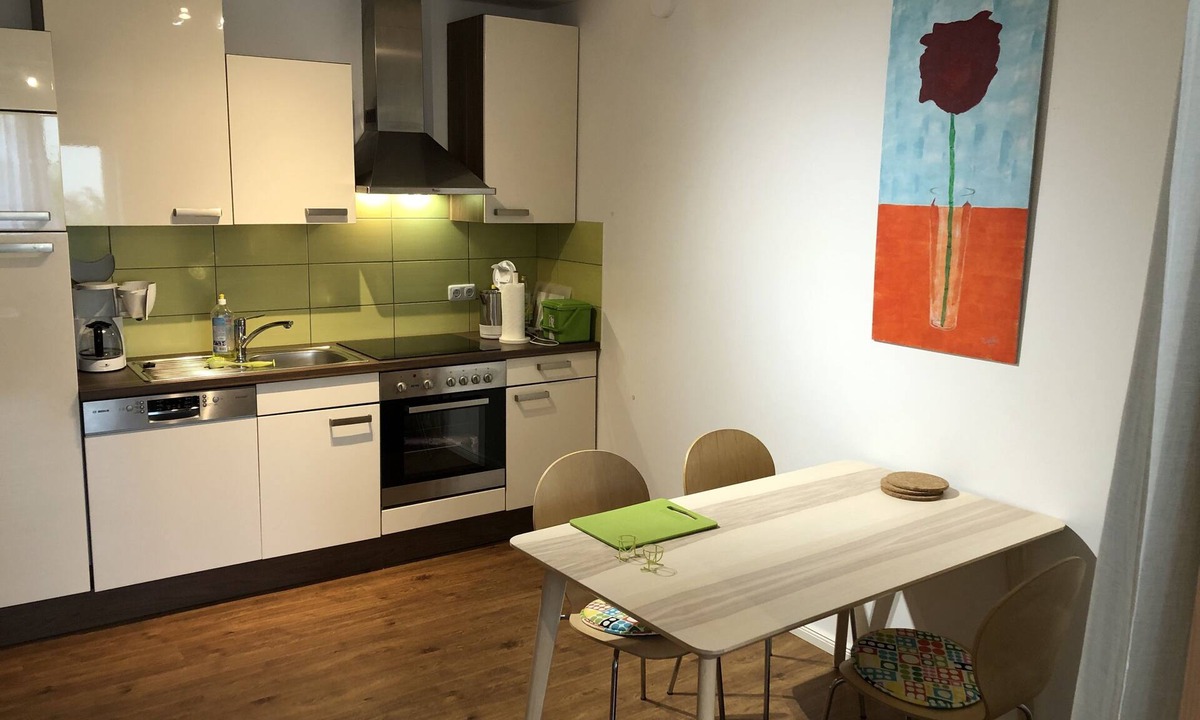 Ochsenfurt Apartment | Apartment Kleinochsenfurt Studio sonnige Terrasse Gartenmitbenutzung 1-2 Pers