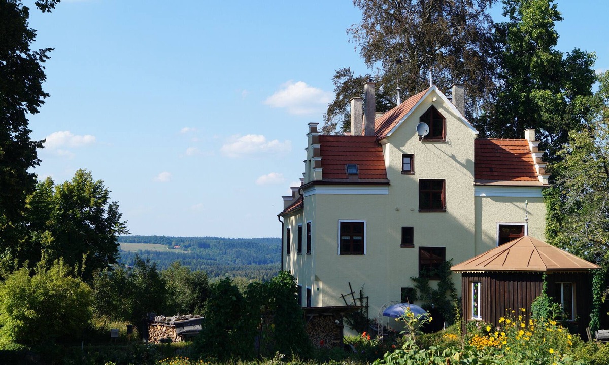 Maierhofen Apartment | Apartment 'Ludwigshöhe' with Private Terrace, Private Garden and Wi-Fi