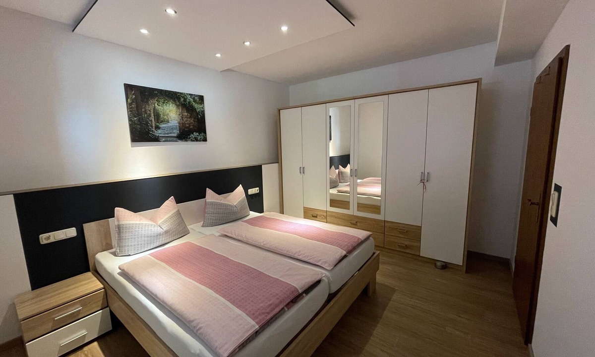 Hollfeld Apartment | Apartment 'M Keller' with Shared Terrace, Shared Garden and Wi-Fi