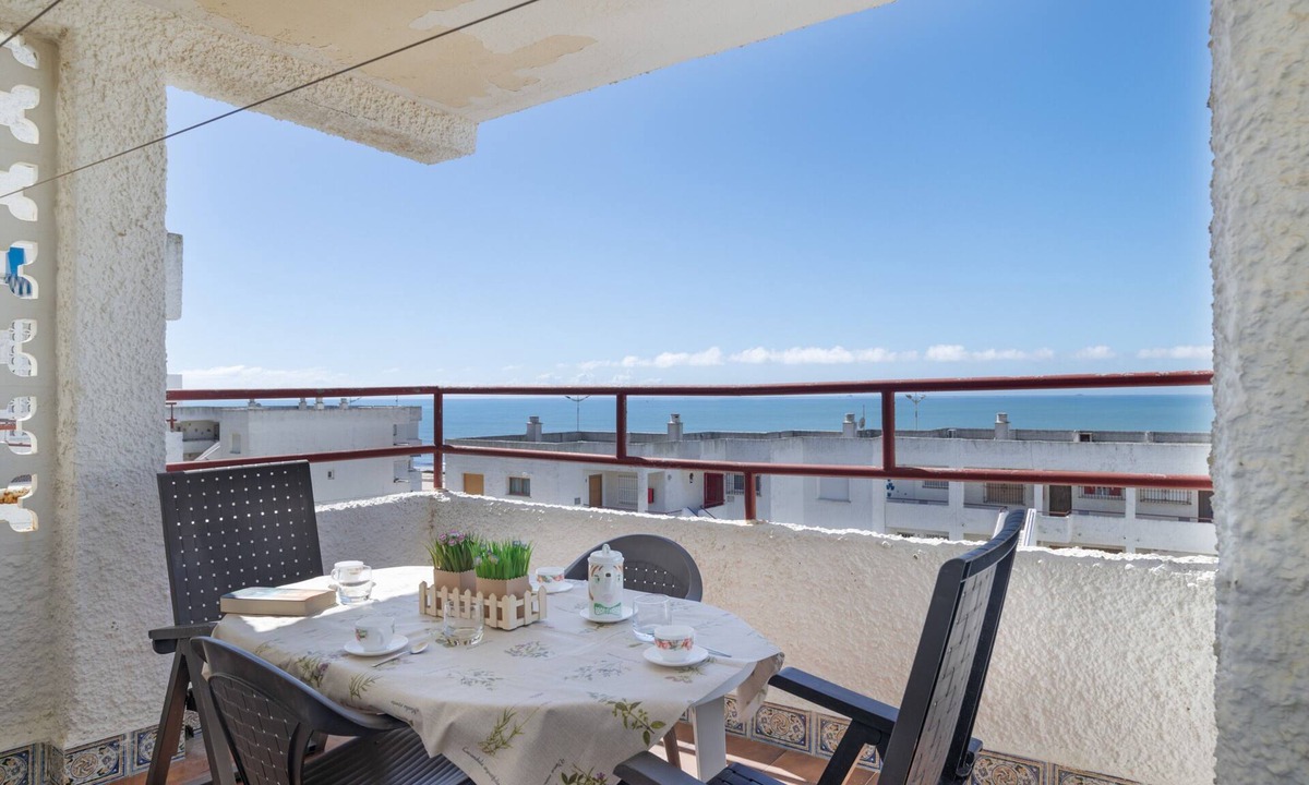 Barbate Apartment | Apartment 'Miramar' with Sea View, Wi-Fi and Air Conditioning