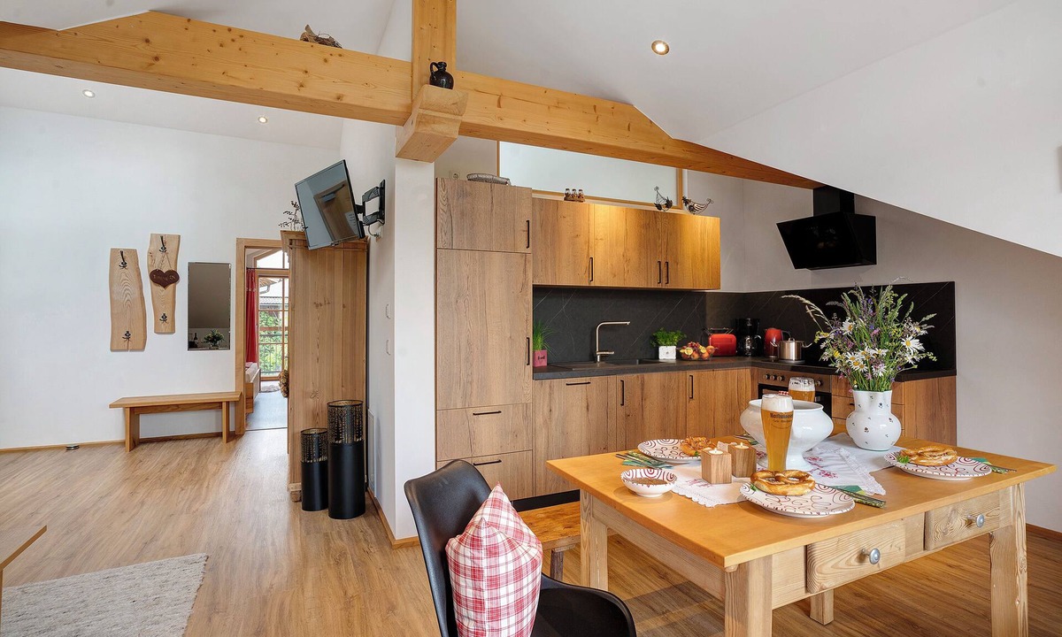 Hoslwang Apartment | Apartment 'Neubau - Freundliche' with Mountain View, Shared Garden and Wi-Fi
