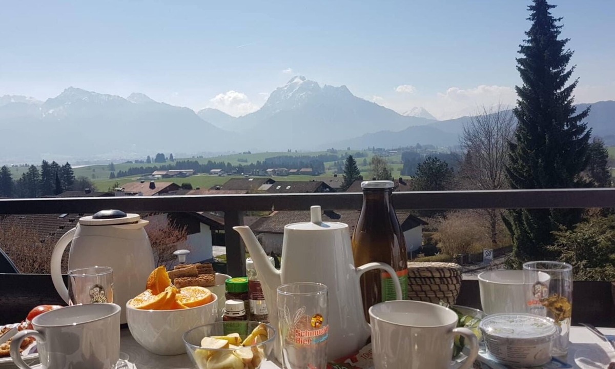 Enzensberg Apartment | Apartment 'Neuschwanstein-blick' with Lake View, Shared Garden and Wi-Fi