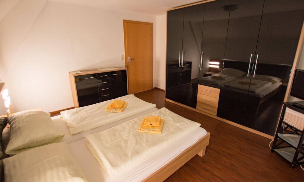 Murau Bed & Breakfast | Apartment no. 25, separate toilet and shower - Gästehaus Leypold