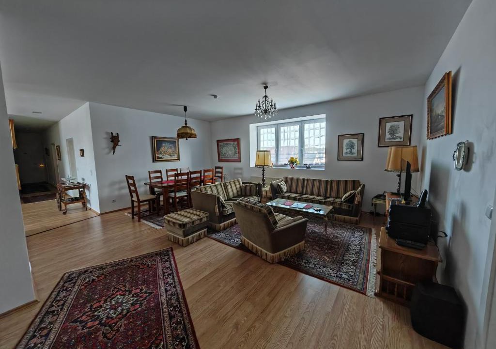 Grafenwohr Apartment | Apartment O3 - Gehobene 6-Zimmer Wohnung 175qm für 1-7 Personen 2x DZ 3x EZ