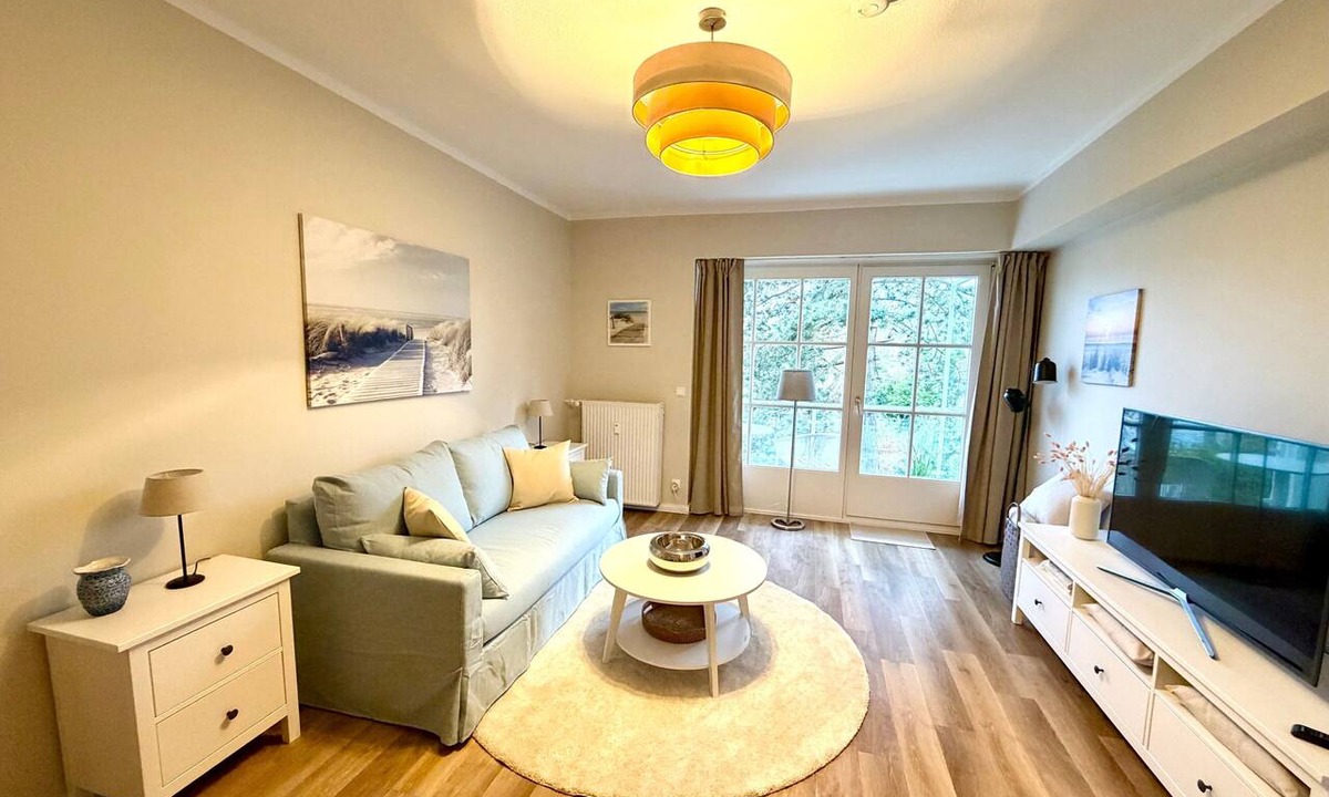 Alt-Travemunde/Ronnau Apartment | Apartment 'Ostsee-Glück' with Sea View, Balcony and Wi-Fi