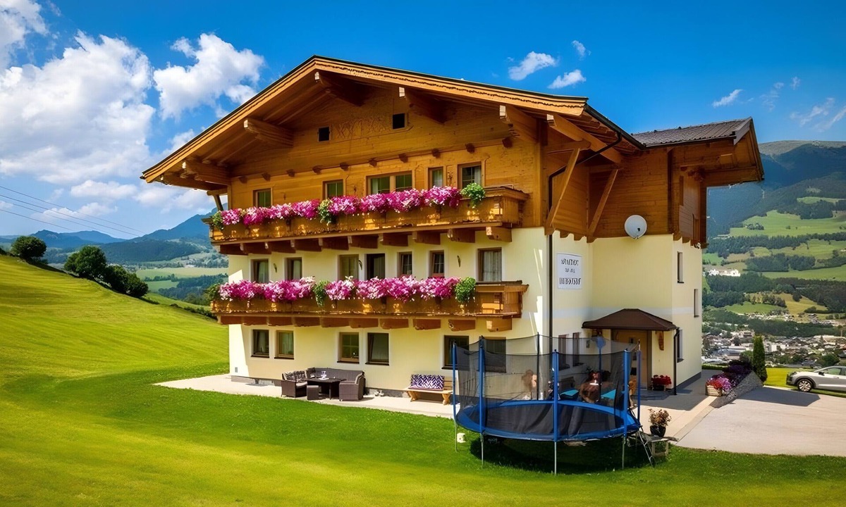 Mittersill Apartment | Apartment "Panorama" with Mountain Views, Shared Garden, and Wi-Fi