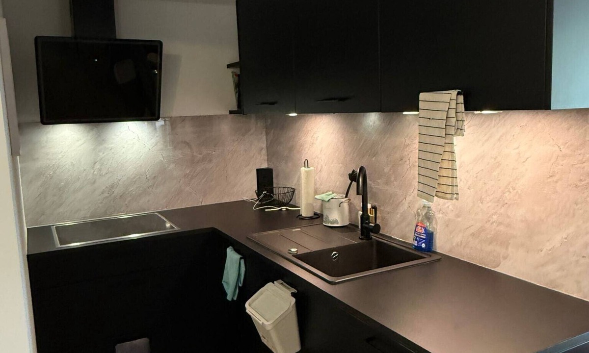 Kirchehrenbach Apartment | Apartment 'Quiet Modern' with Shared Pool, Wi-Fi and Air Conditioning