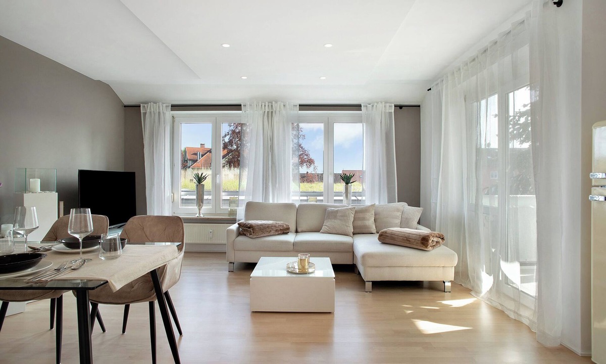 Aschach Apartment | Apartment 'Römerpark Bergblick' with mountain view, balcony, garage and WIFI