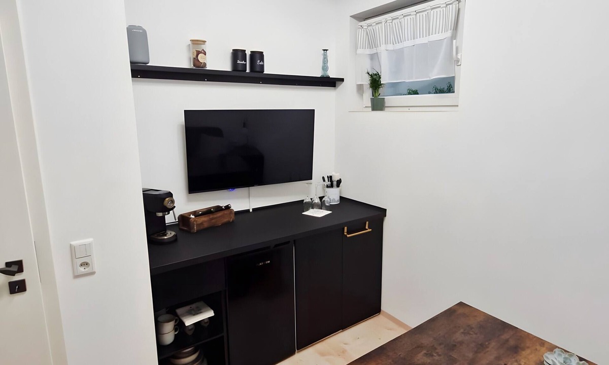 Hagenbuchach Apartment | Apartment 'Süße Kleine Keller' with Wi-Fi