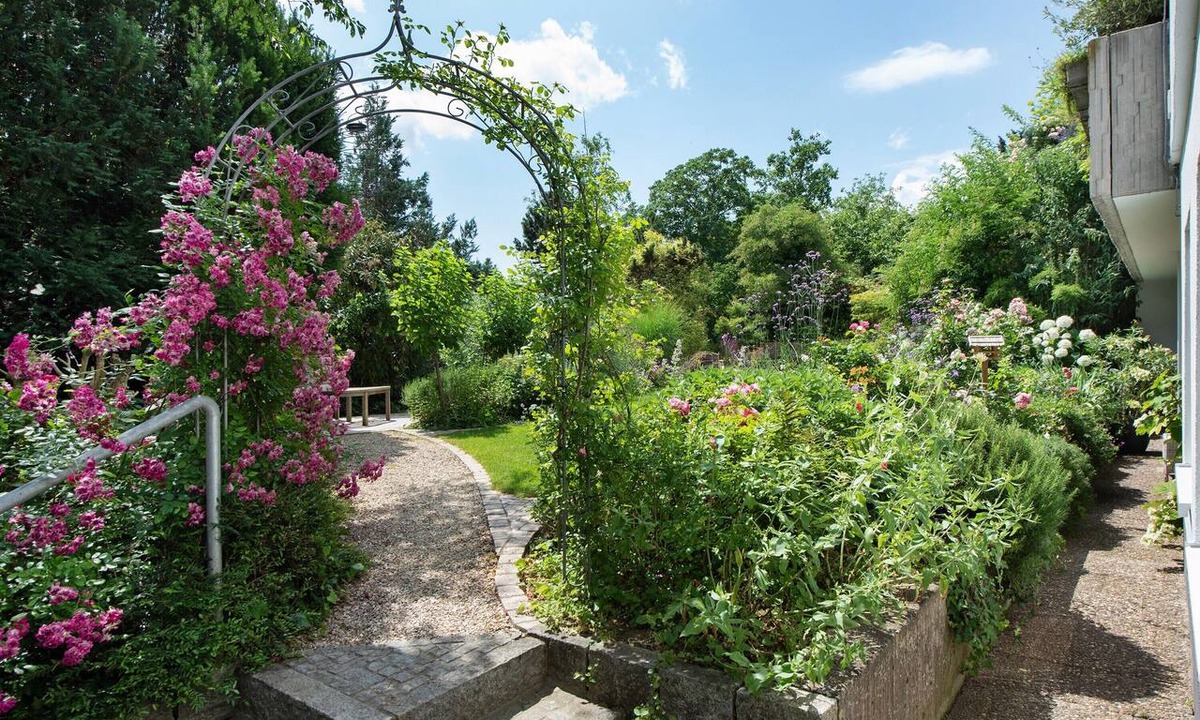 Muellheim Apartment | Apartment 'Secret Garden' – Pet-Friendly, Private Terrace, Sauna, Bike Storage, EV Charging