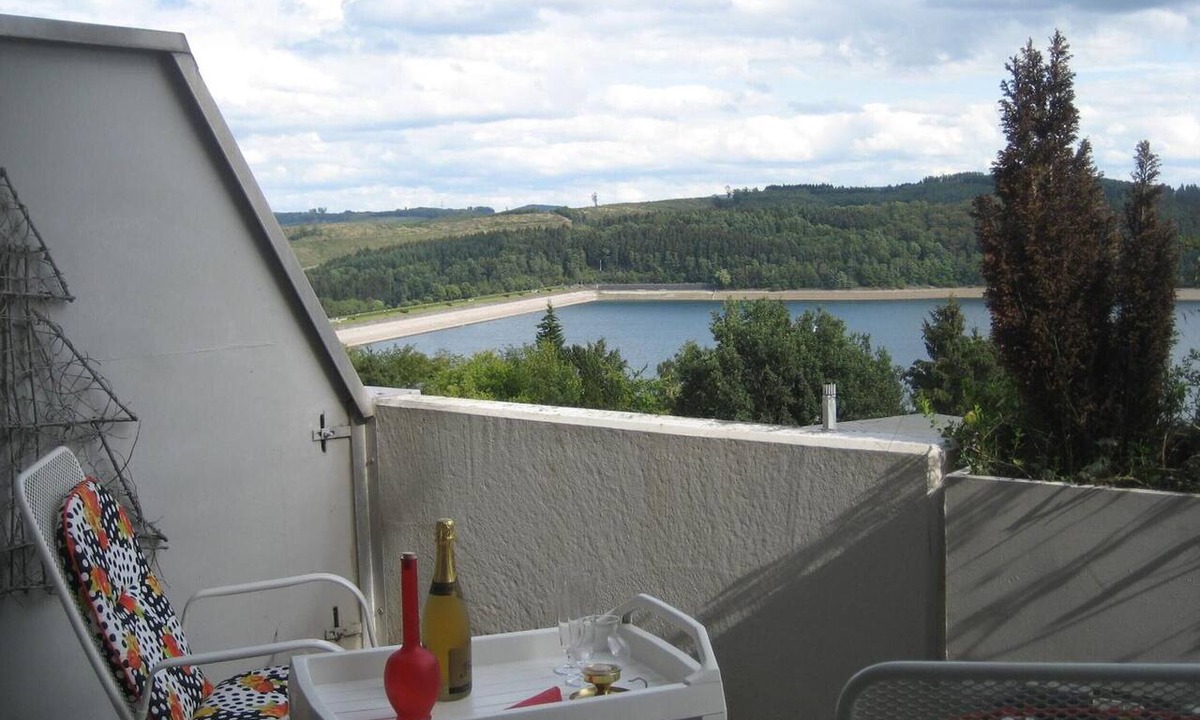 Langscheid Apartment | Apartment “Seeappartement Sorpeglück” with Lake View, Balcony and Swimming Pool