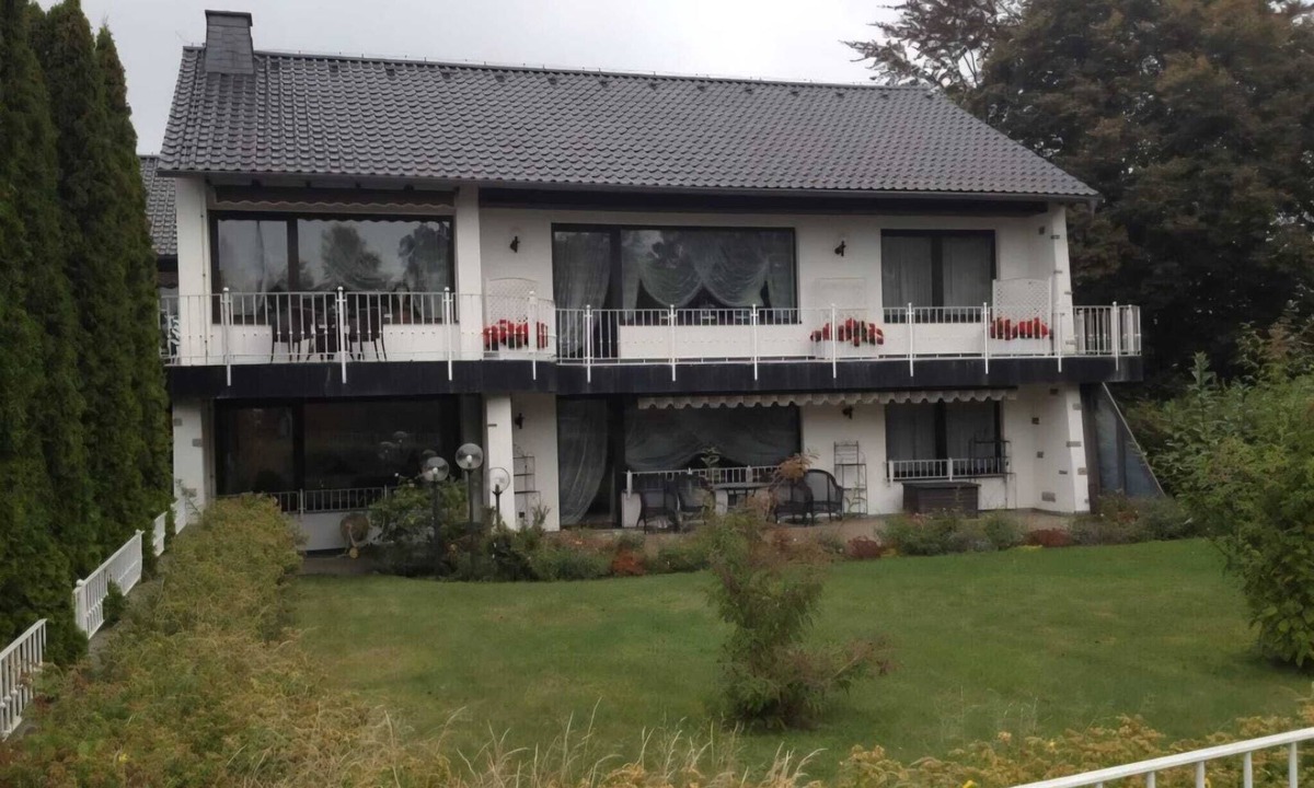 Lichtenberg Apartment | Apartment 'Seeglück' with Private Garden and Balcony