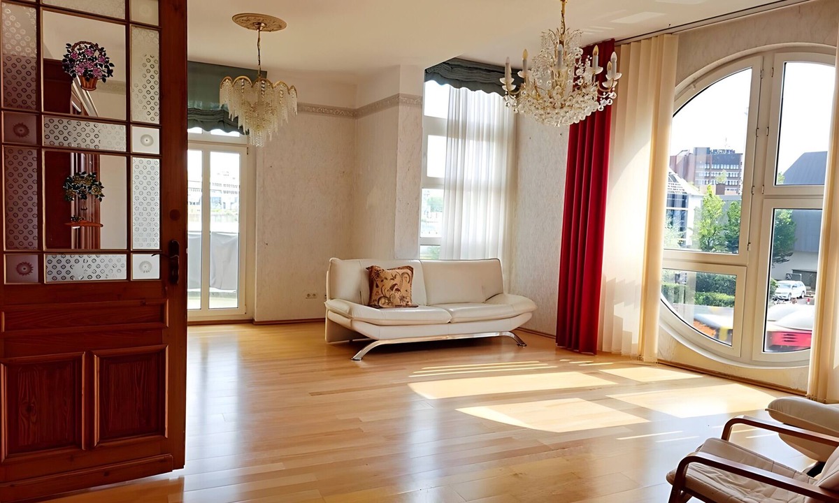 Donnerschwee Apartment | Apartment 'Stadtvilla 4 Zimmer 2 Bäder 130 Qm' with Private Terrace, Balcony and Wi-Fi