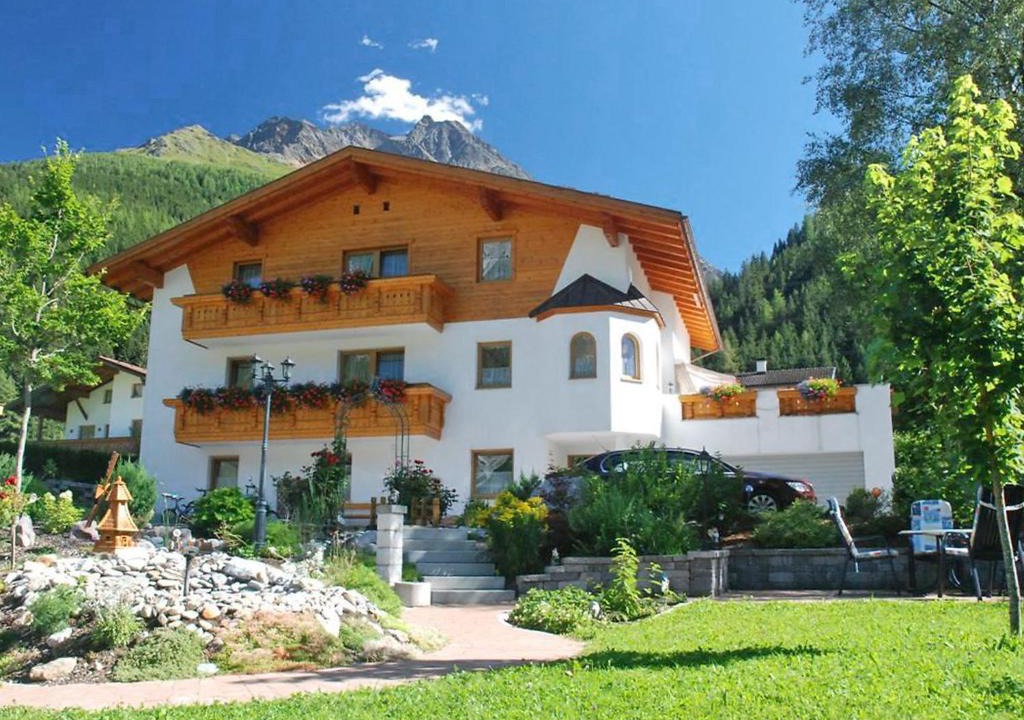Pettneu am Arlberg Apartment | Apartment Stark-2 by Interhome