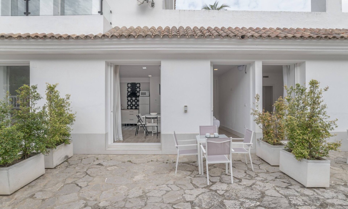 Brena y Marismas de Barbate Natural Park Apartment | Apartment 'Suite 2 In Natural Park' with Shared Pool, Wi-Fi and Air Conditioning