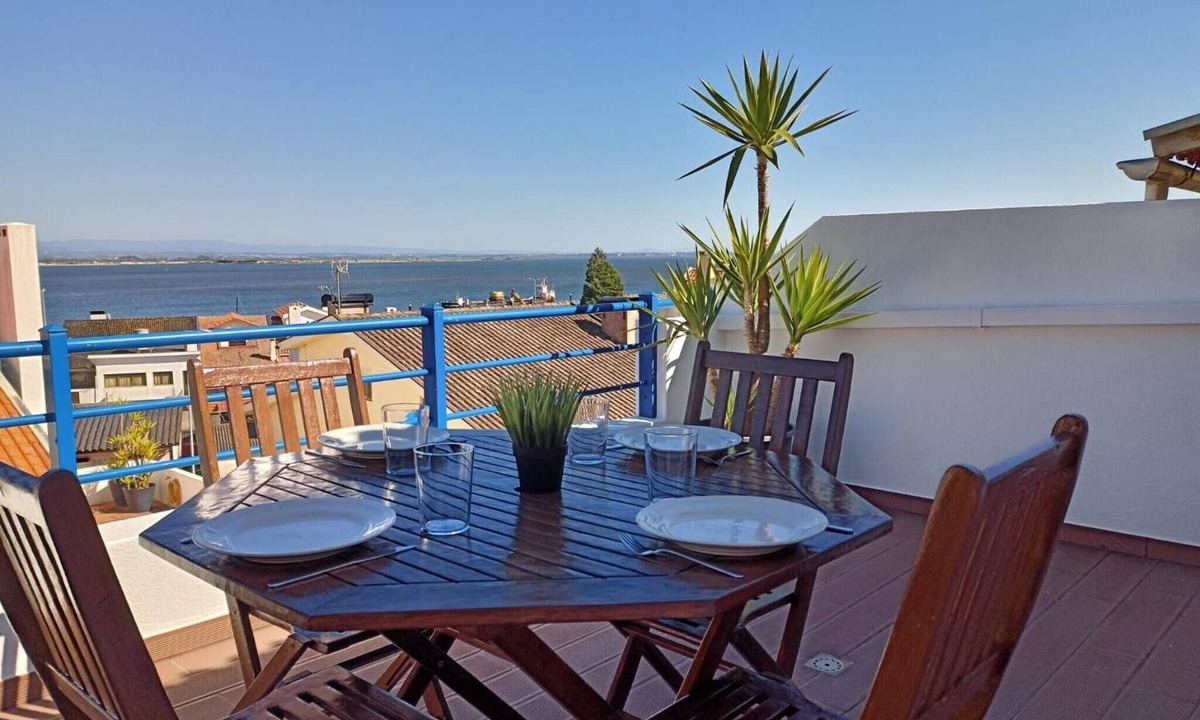 Torreira Apartment | Apartment 'T2 Moliceiros Torreira Vista Ria' with Balcony and Wi-Fi